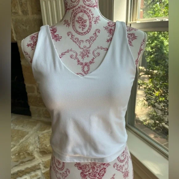 Abercrombie & Fitch White Soft A & F Collection Sleeveless Crop Top Size Small - Picture 1 of 2